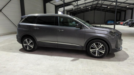 43383_p28 - PEUGEOT - 5008 - 2023