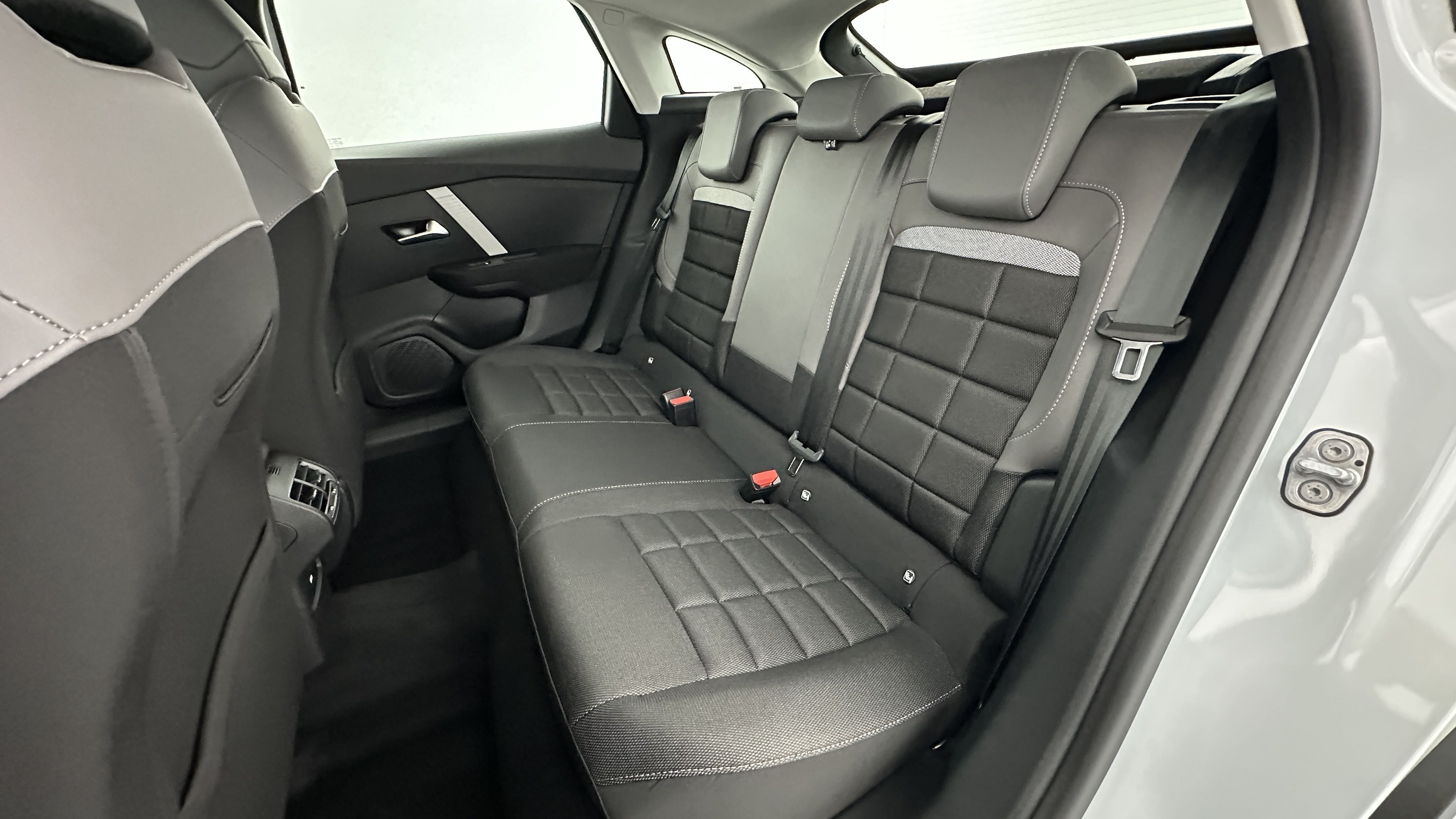 GLI00002597_p53 - CITROEN - C4 - 2025 - photo 9