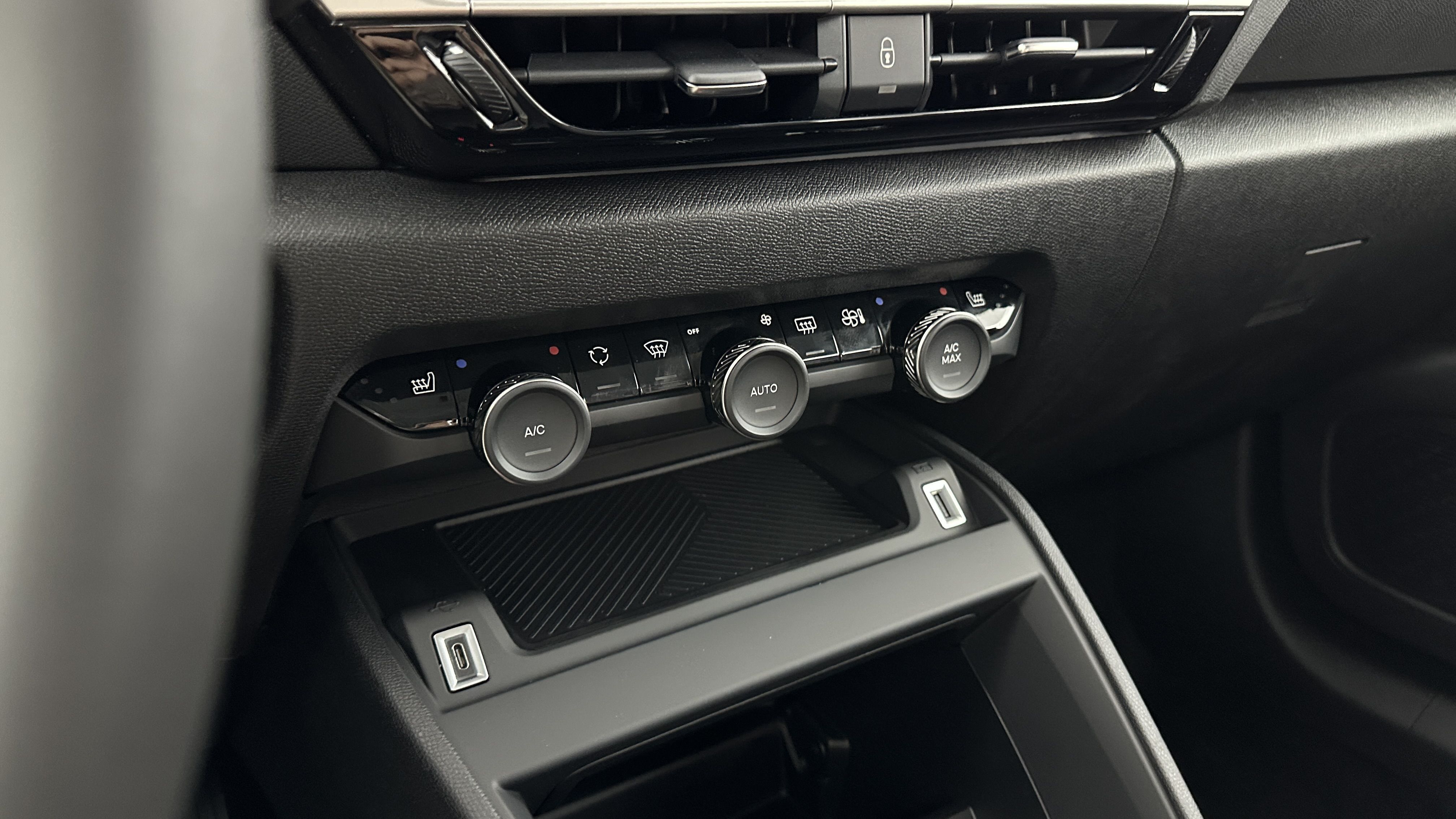 GLI00002597_p53 - CITROEN - C4 - 2025 - photo 20