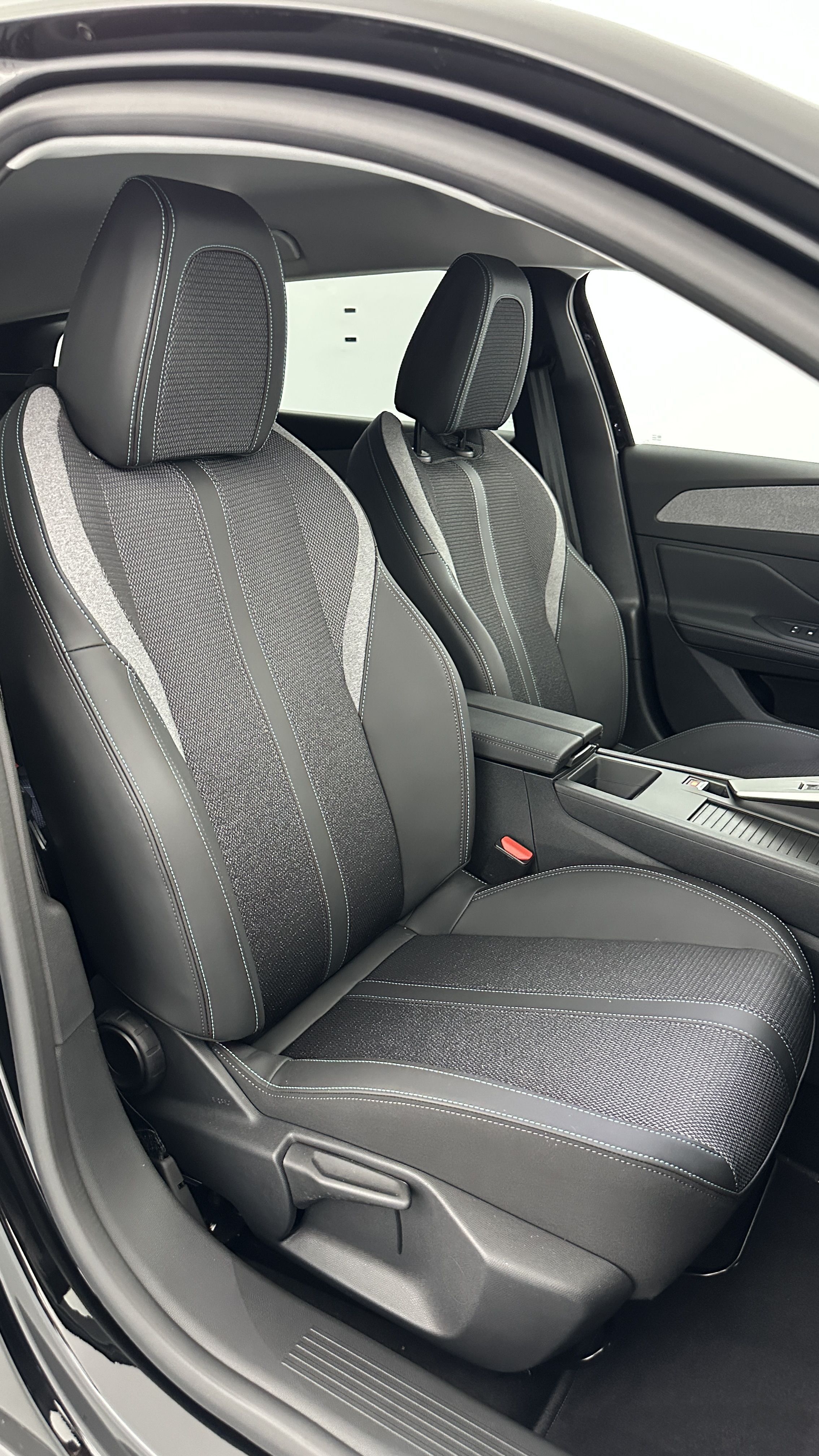 GLI00002664_p53 - PEUGEOT - 308 SW - 2025 - photo 21