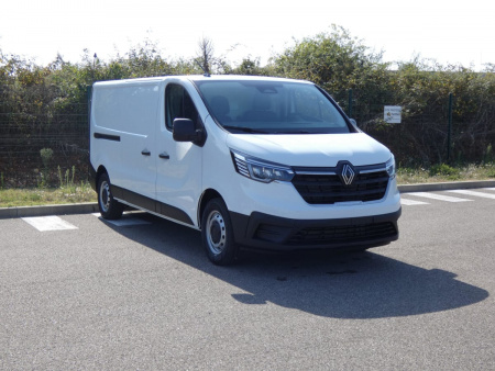 344979_p2 - RENAULT - TRAFIC - 2025