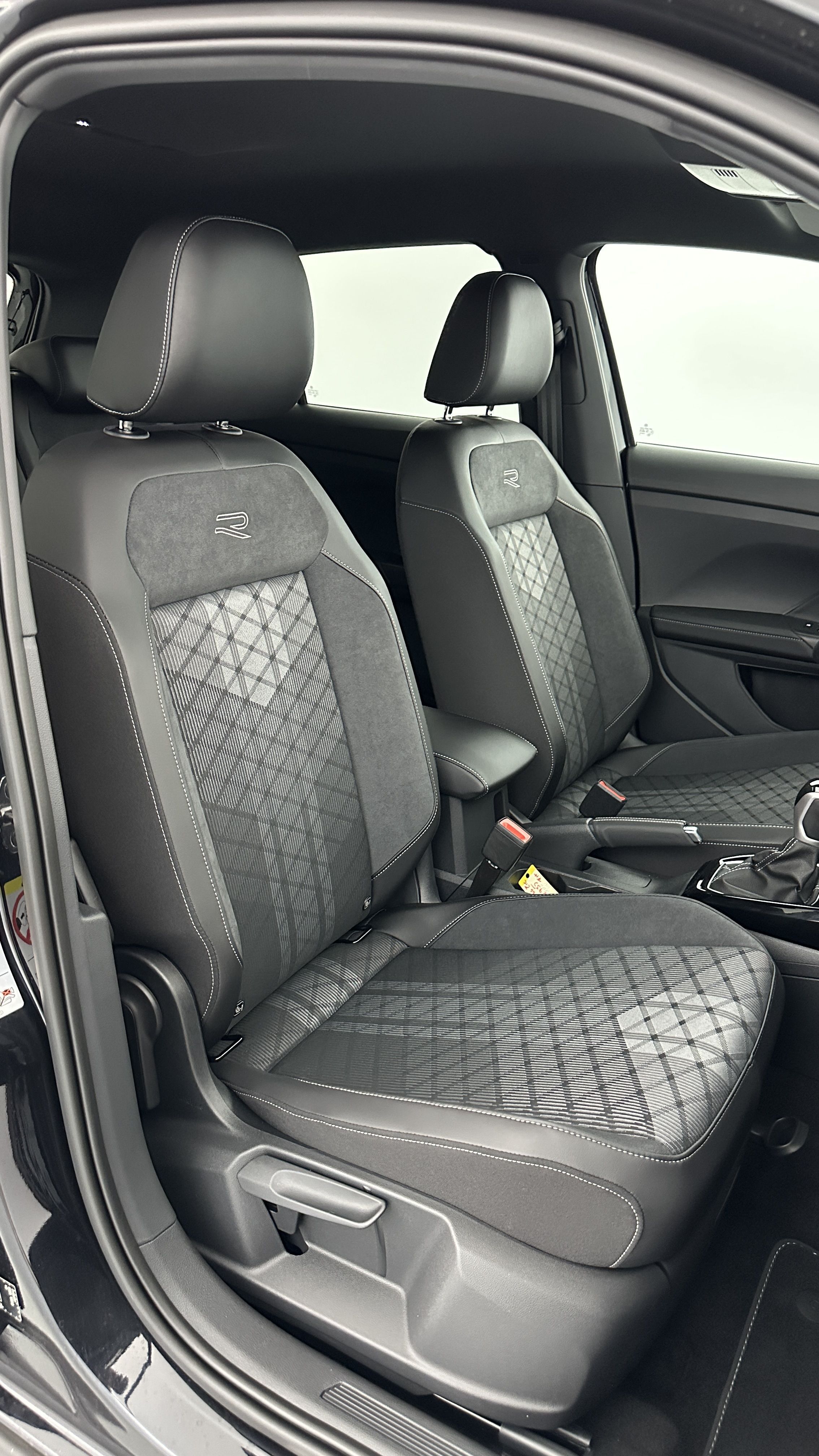 GLI00002902_p53 - VOLKSWAGEN - T CROSS - 2025 - photo 23