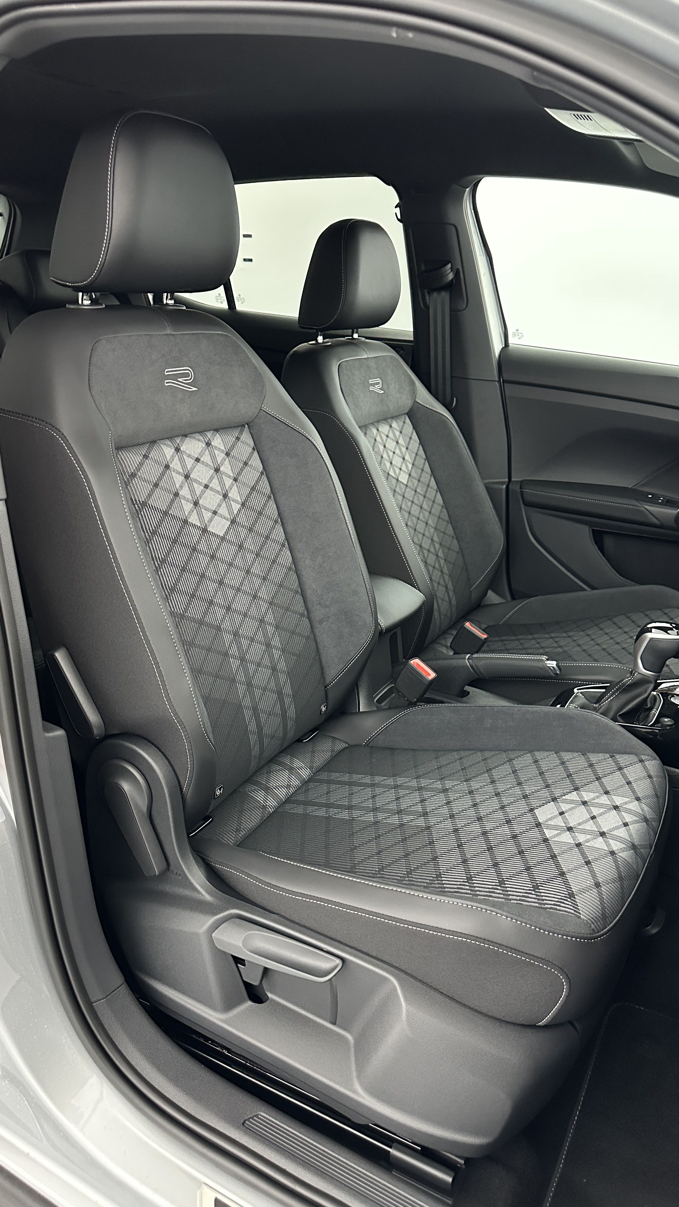 GLI00002896_p53 - VOLKSWAGEN - T CROSS - 2025 - photo 23