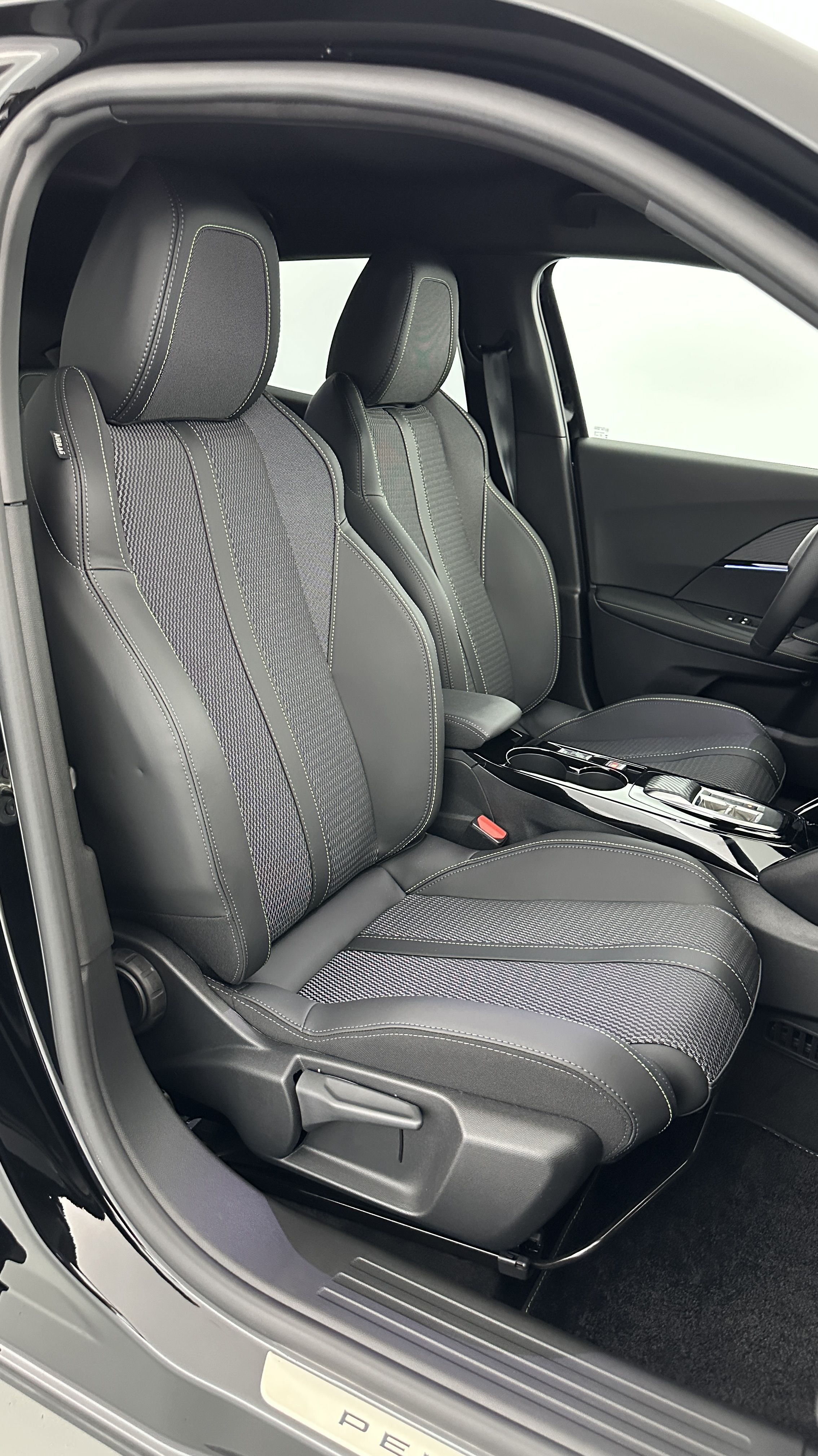 GLI00003077_p53 - PEUGEOT - 2008 - 2025 - photo 25