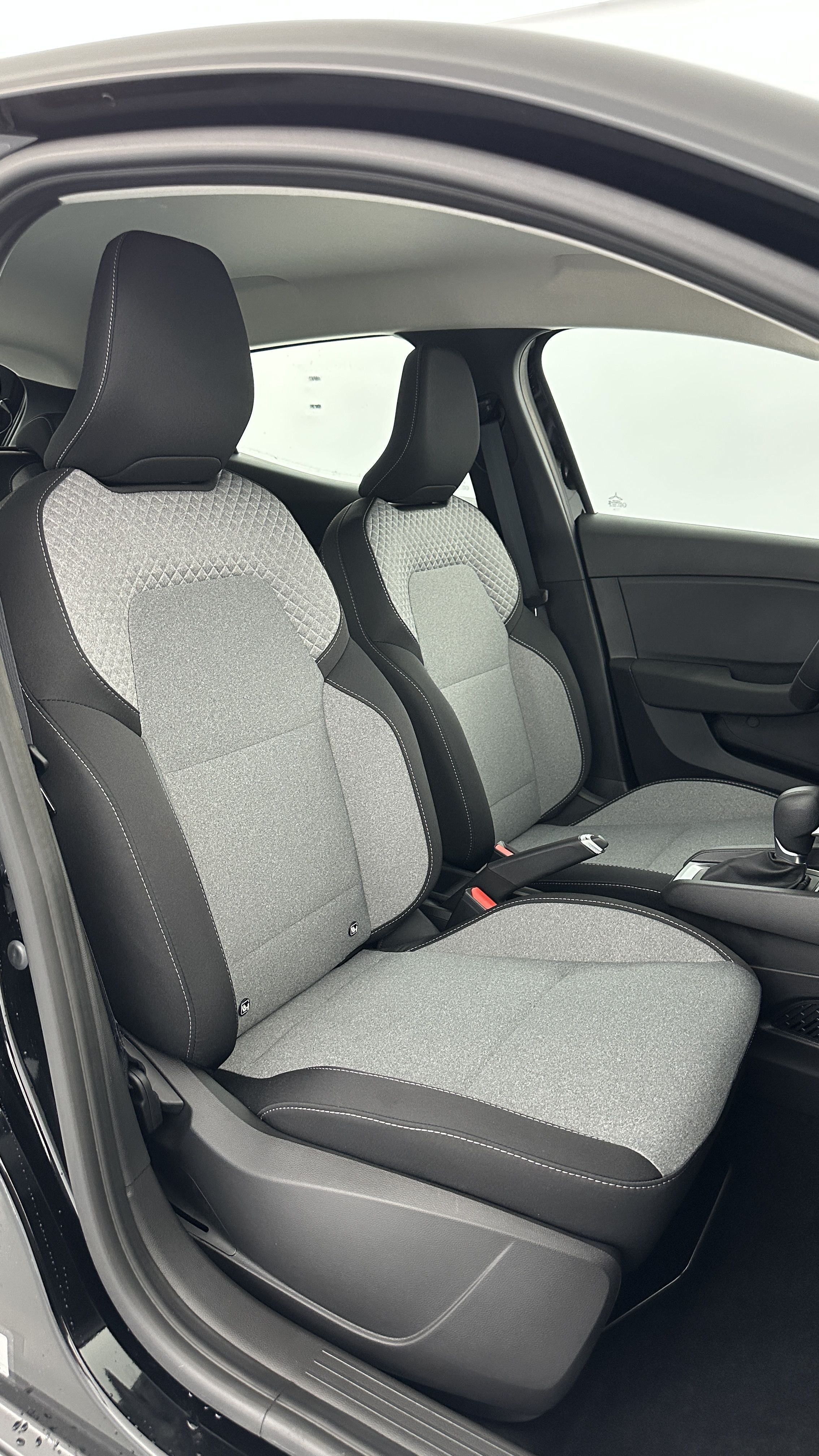 GLI00001988_p53 - RENAULT - CLIO - 2025 - photo 22