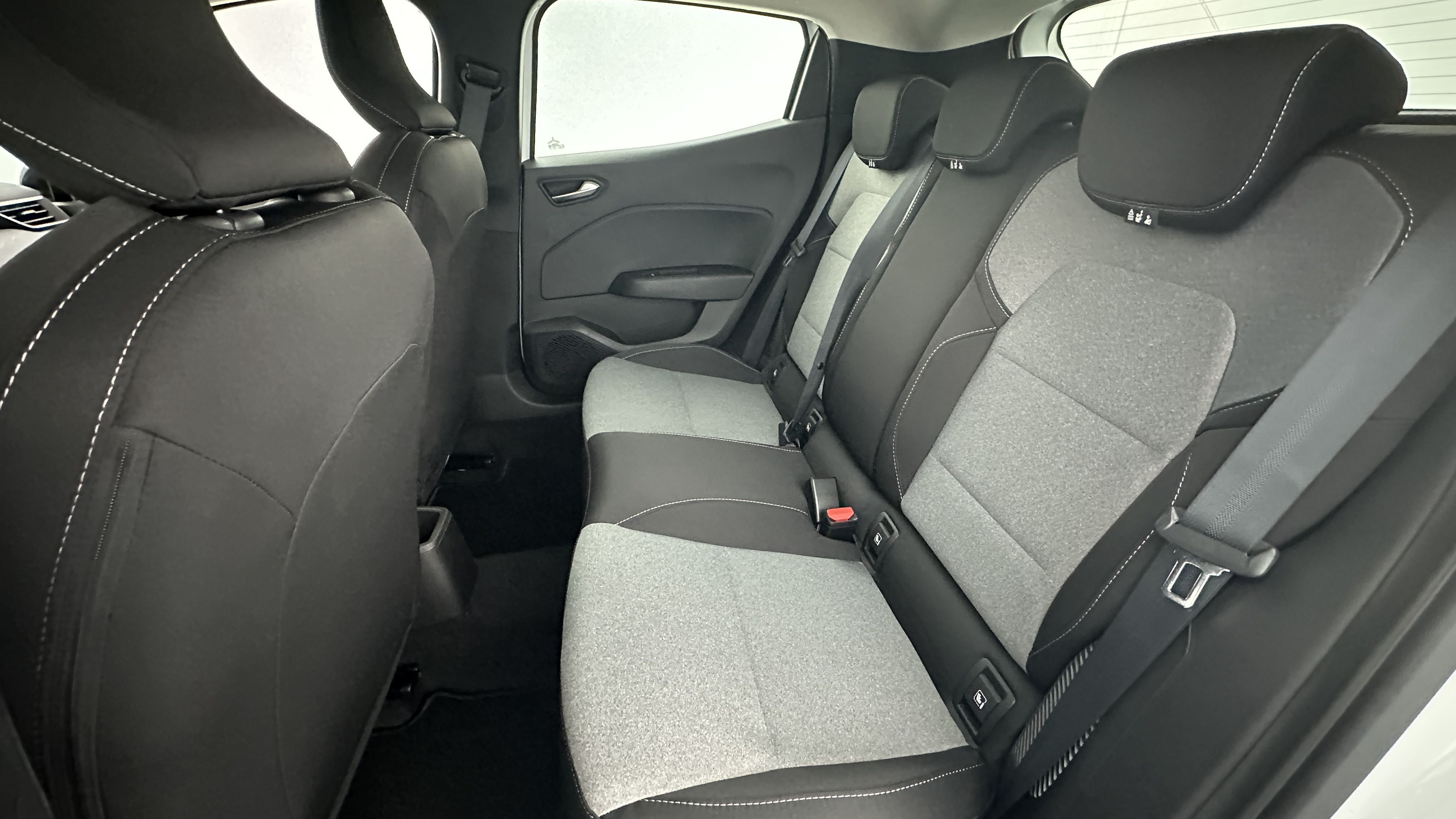 GLI00002840_p53 - RENAULT - CLIO - 2025 - photo 9