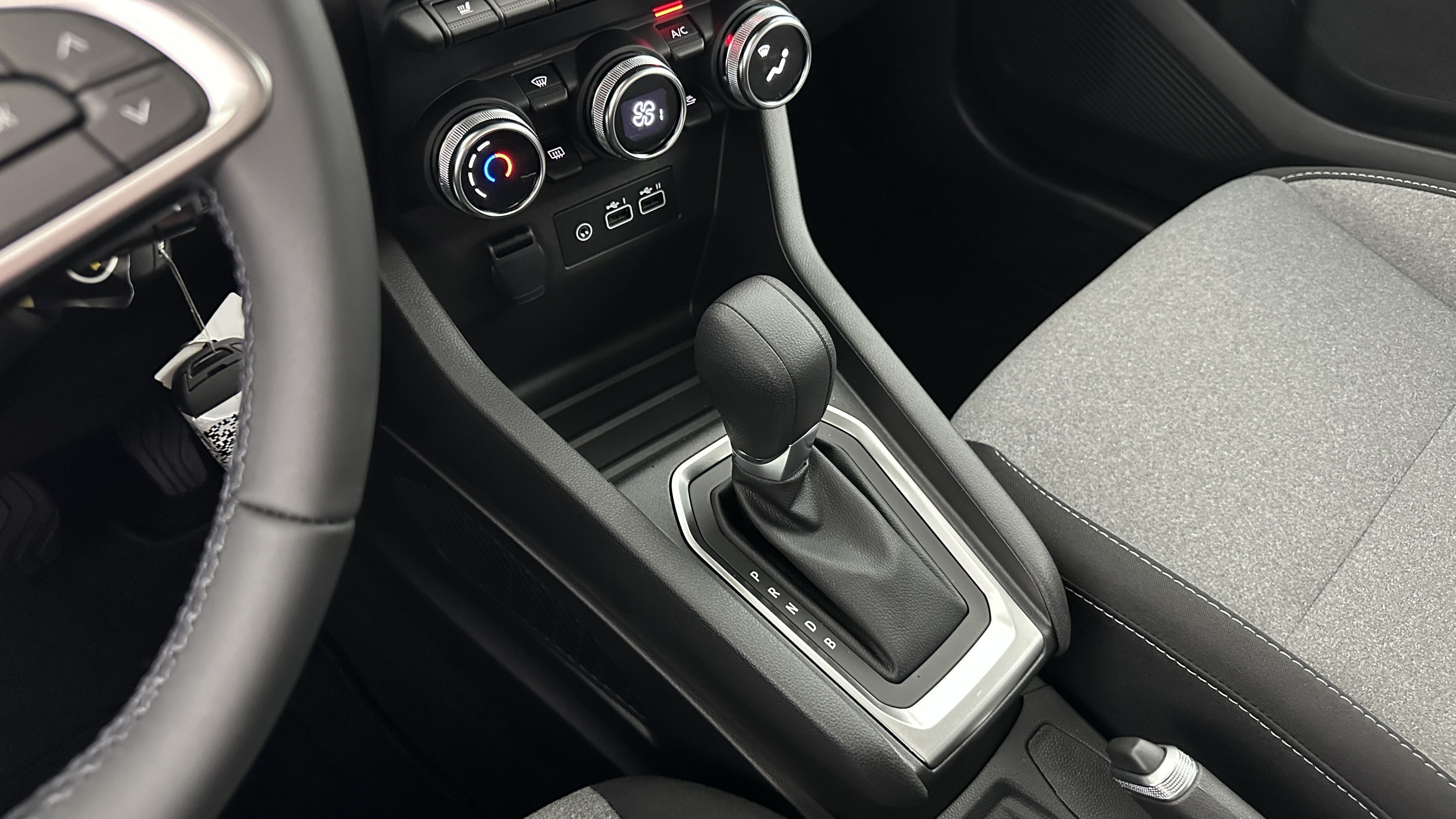 GLI00002840_p53 - RENAULT - CLIO - 2025 - photo 21