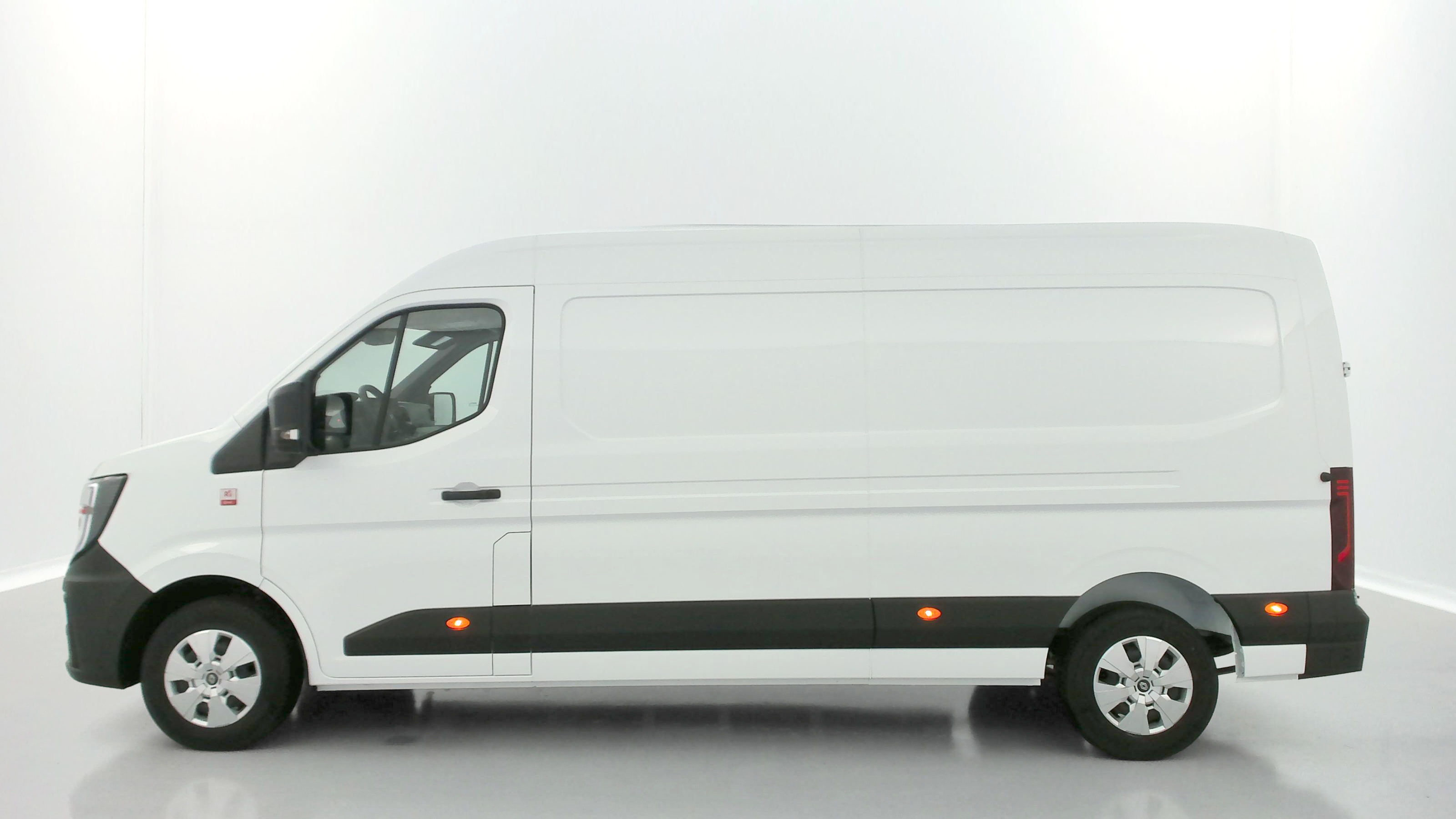 GLI00007110_p53 - RENAULT - MASTER - 2025 - photo 4