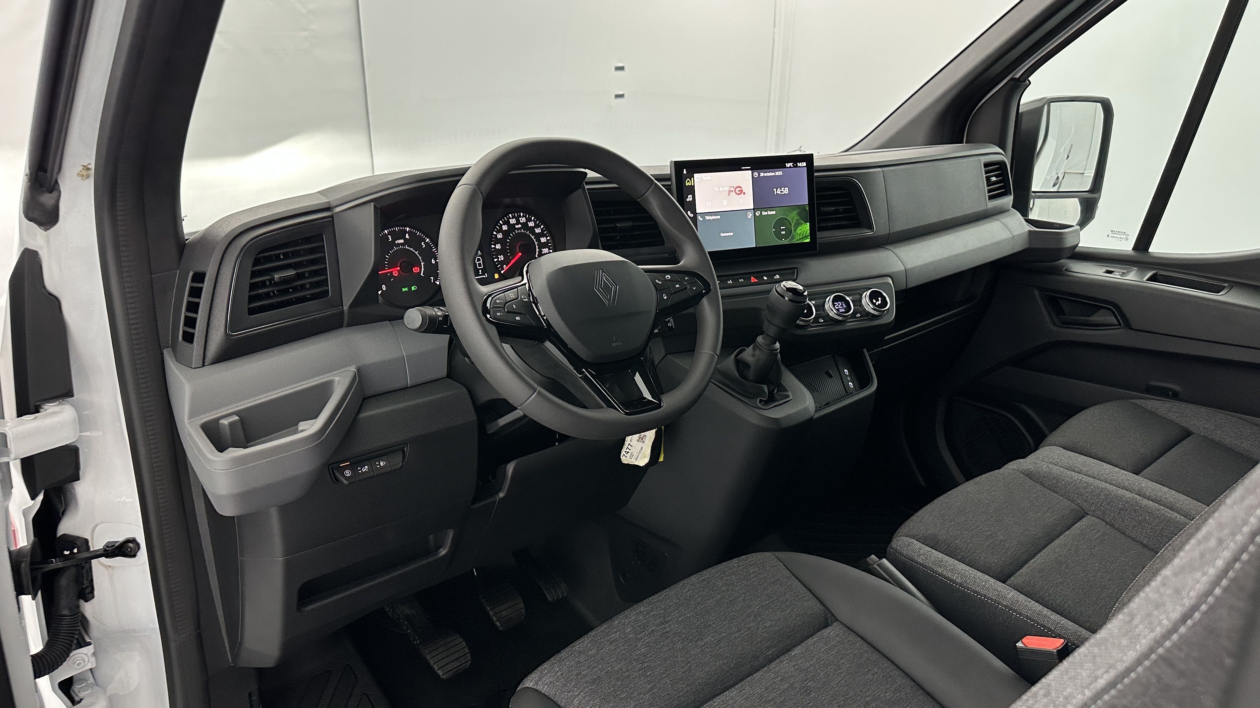 GLI00007110_p53 - RENAULT - MASTER - 2025 - photo 6