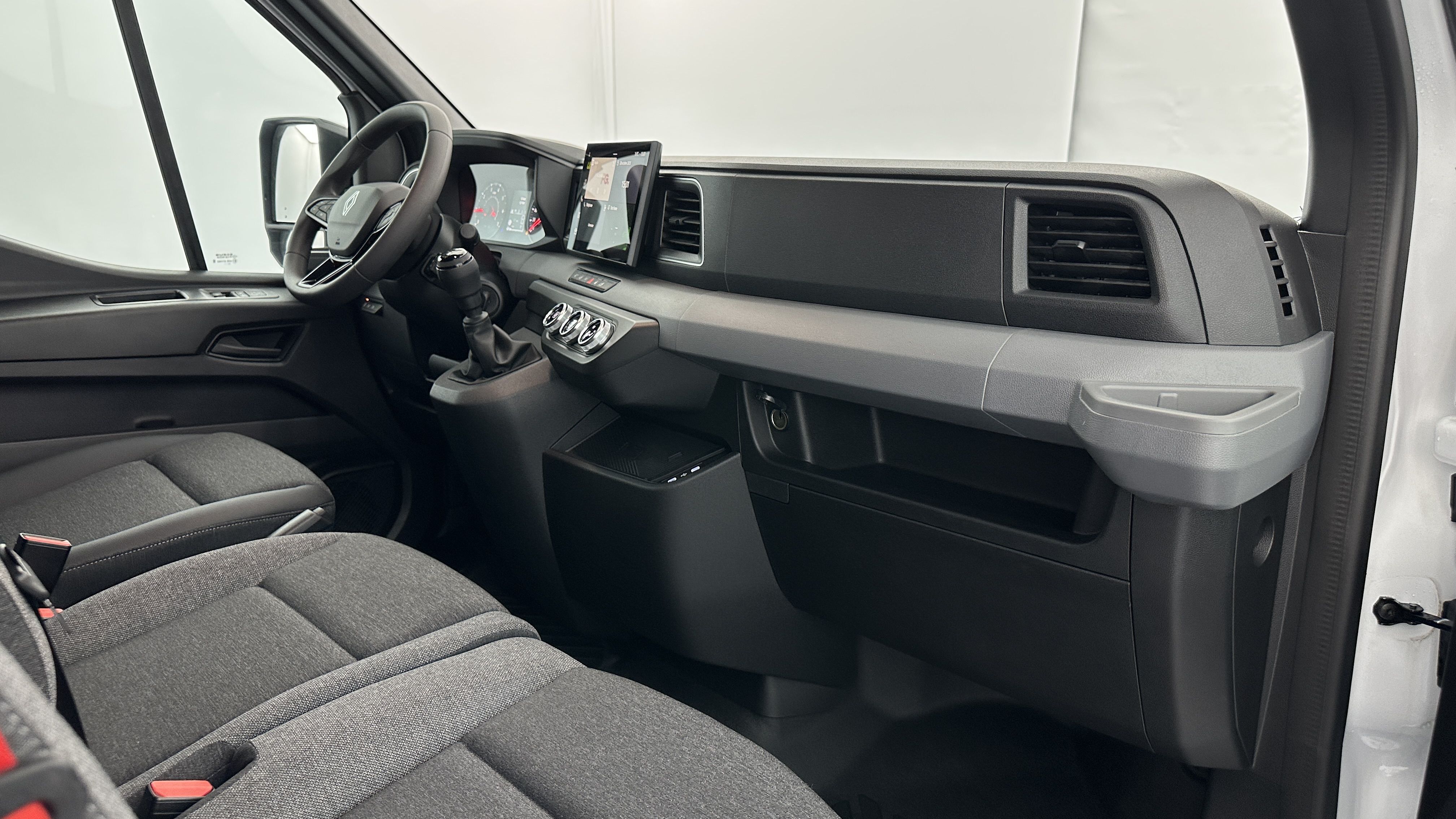 GLI00007110_p53 - RENAULT - MASTER - 2025 - photo 7