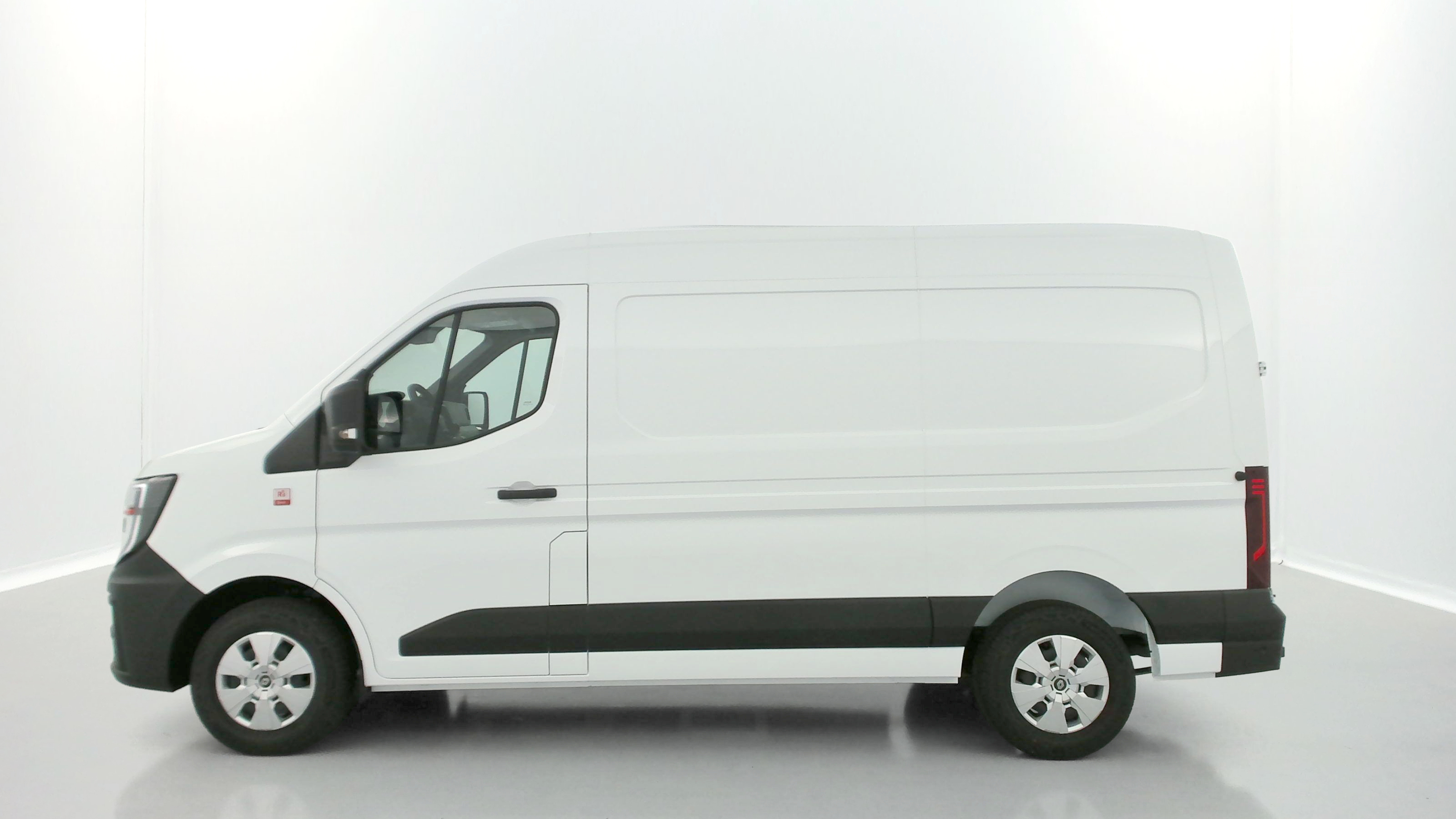 GLI00007234_p53 - RENAULT - MASTER - 2025 - photo 4