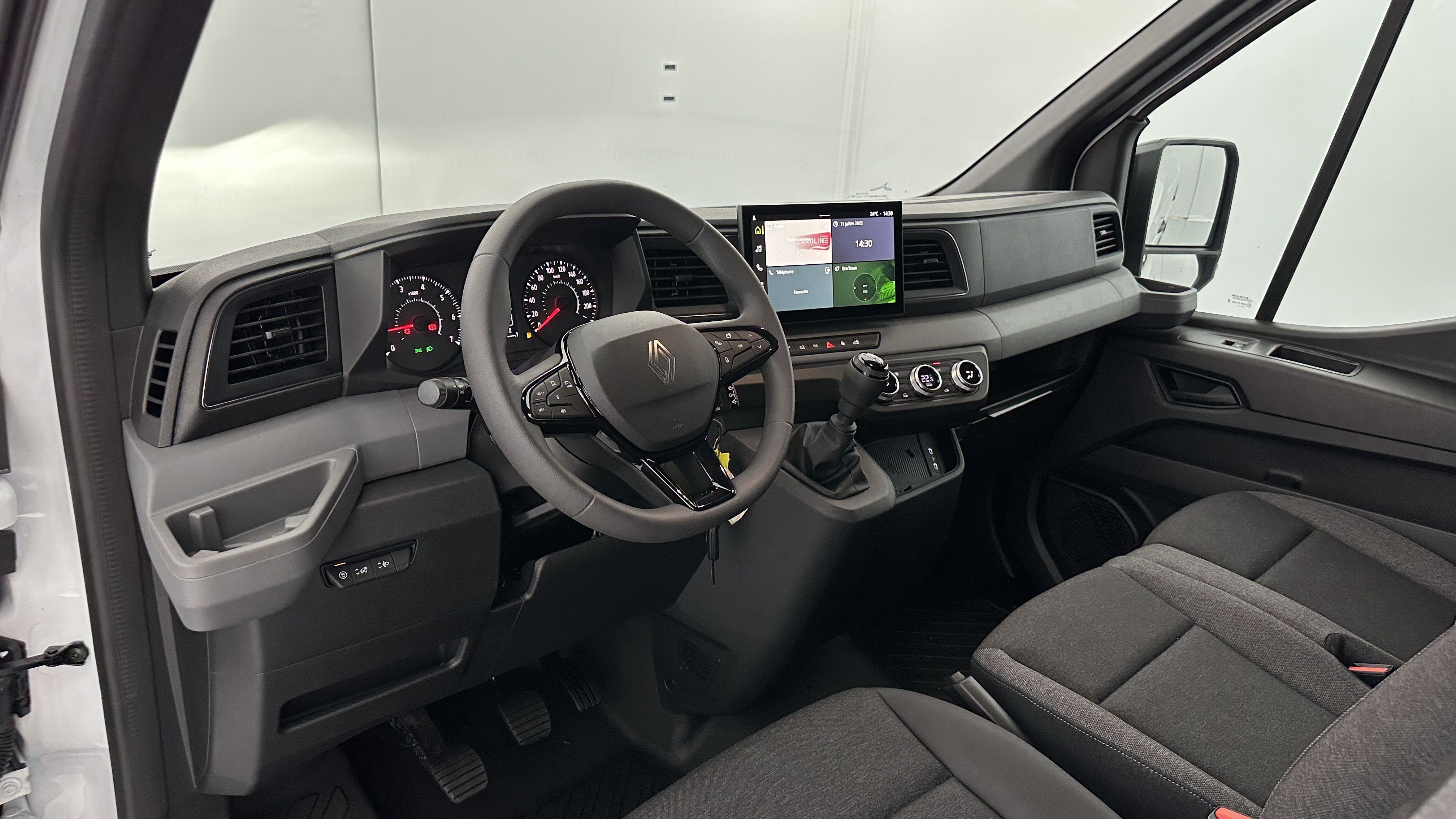 GLI00007234_p53 - RENAULT - MASTER - 2025 - photo 6