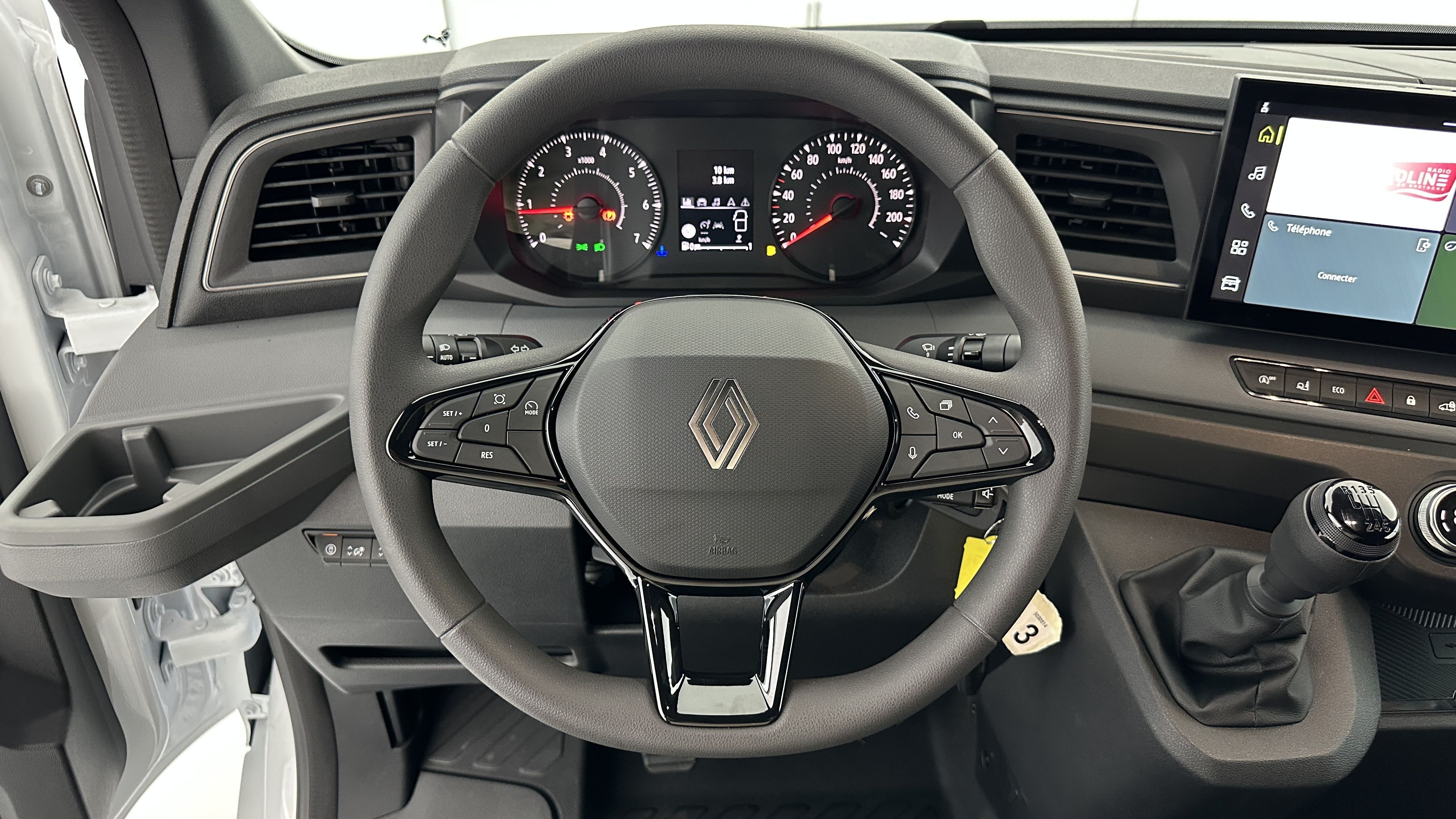 GLI00007234_p53 - RENAULT - MASTER - 2025 - photo 11