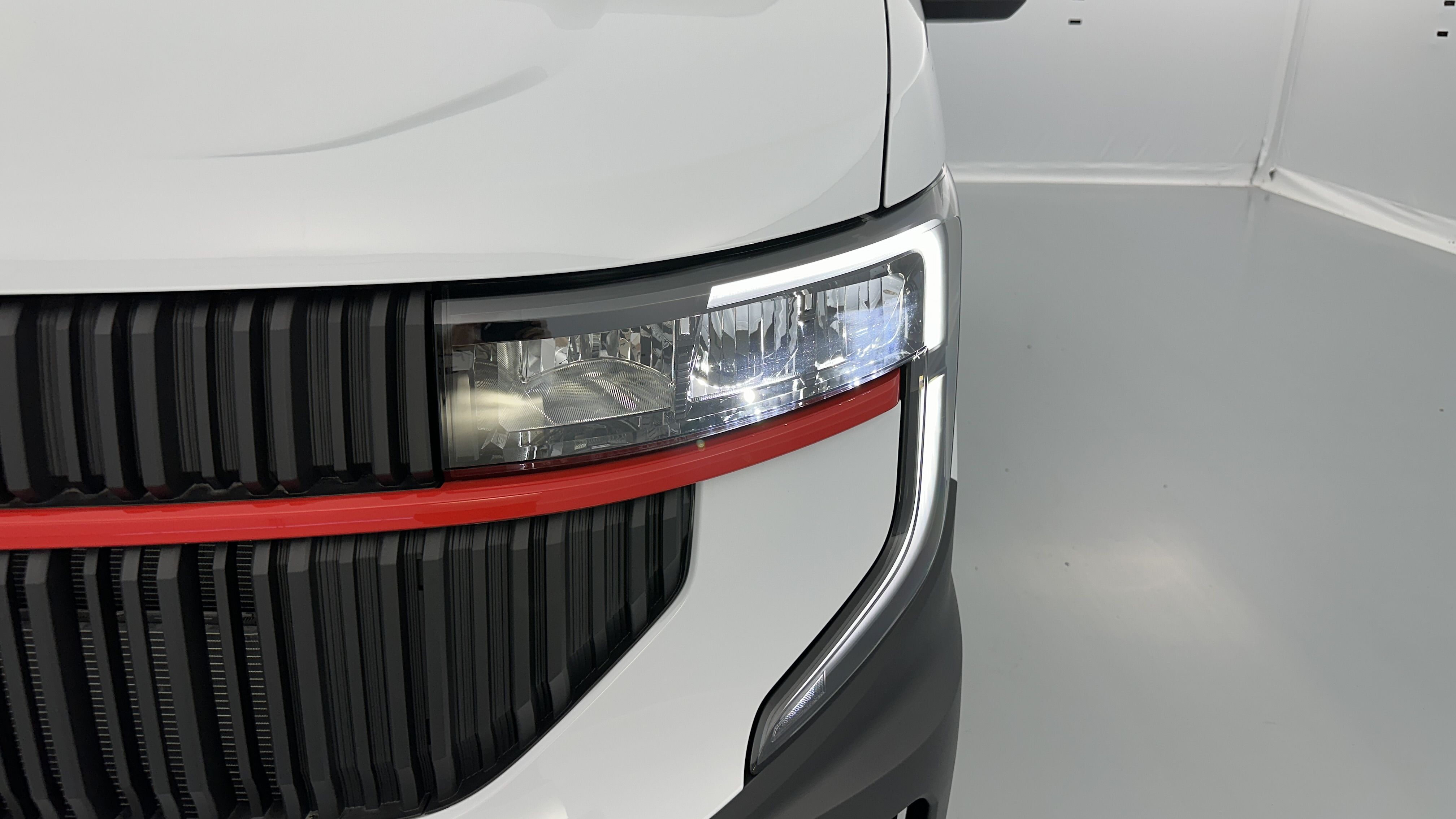 GLI00007234_p53 - RENAULT - MASTER - 2025 - photo 15