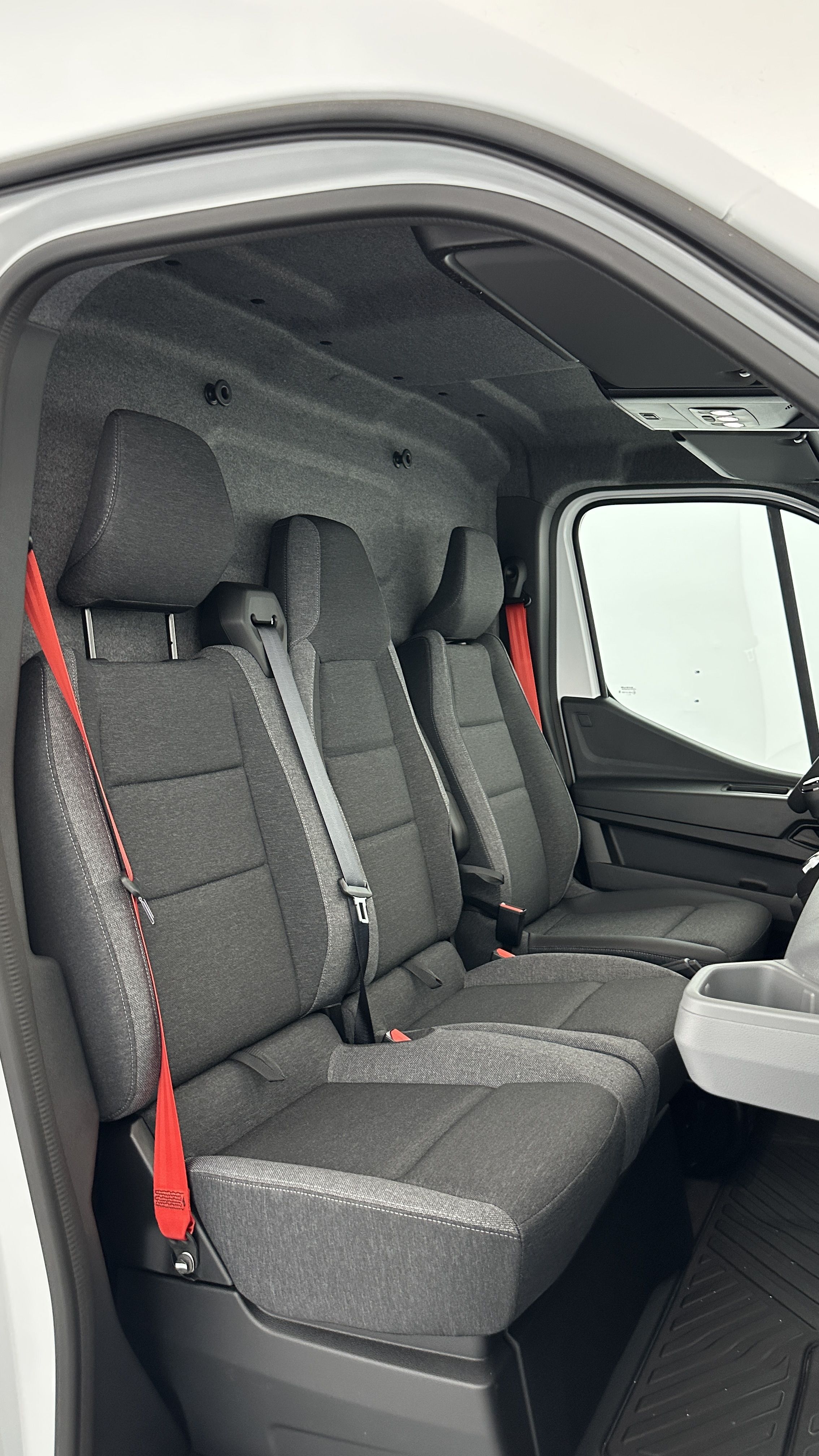 GLI00007234_p53 - RENAULT - MASTER - 2025 - photo 16