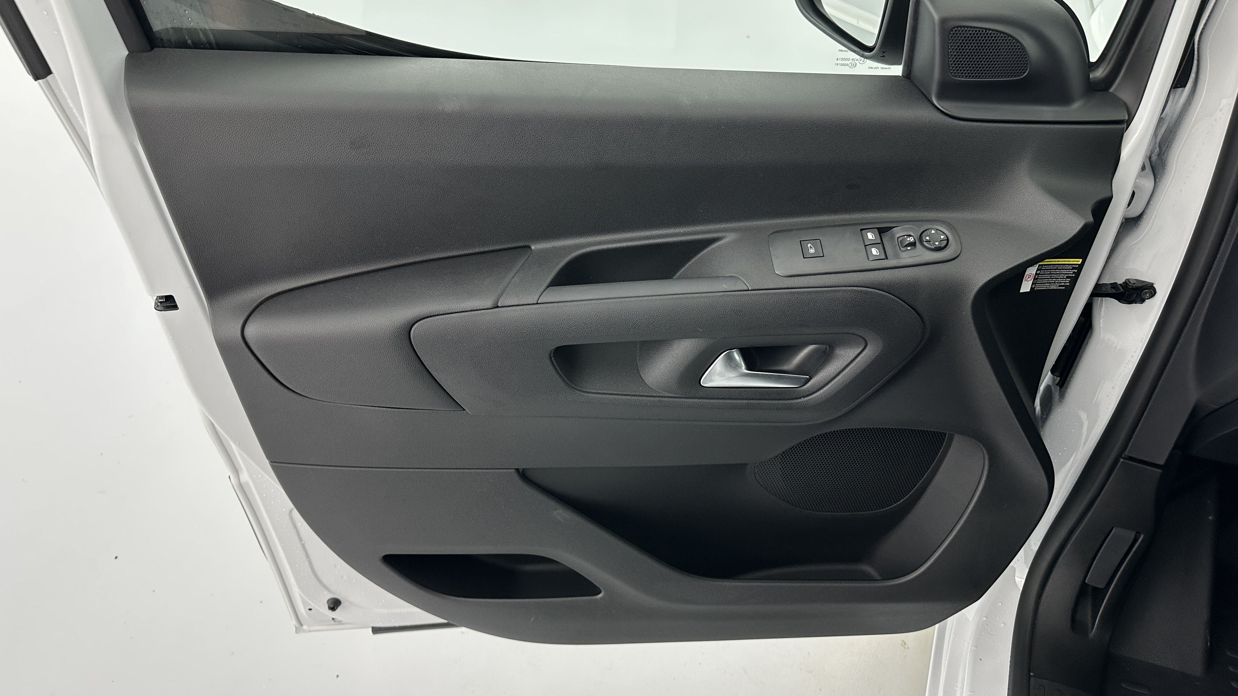 GLI00006601_p53 - CITROEN - BERLINGO - 2025 - photo 10