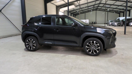 45969_p28 - TOYOTA - YARIS CROSS - 2025