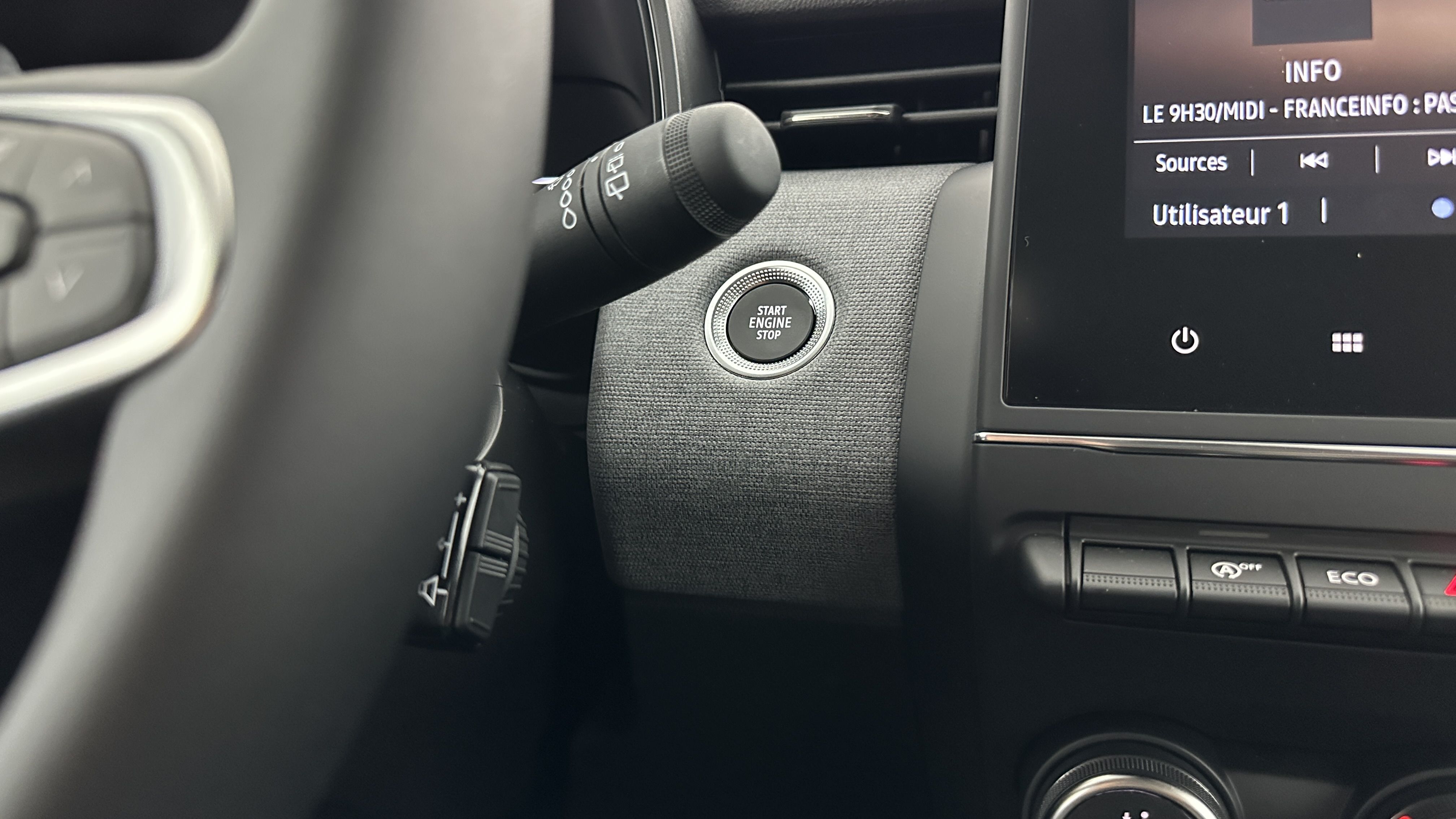 GLI00010432_p53 - RENAULT - CLIO - 2025 - photo 20