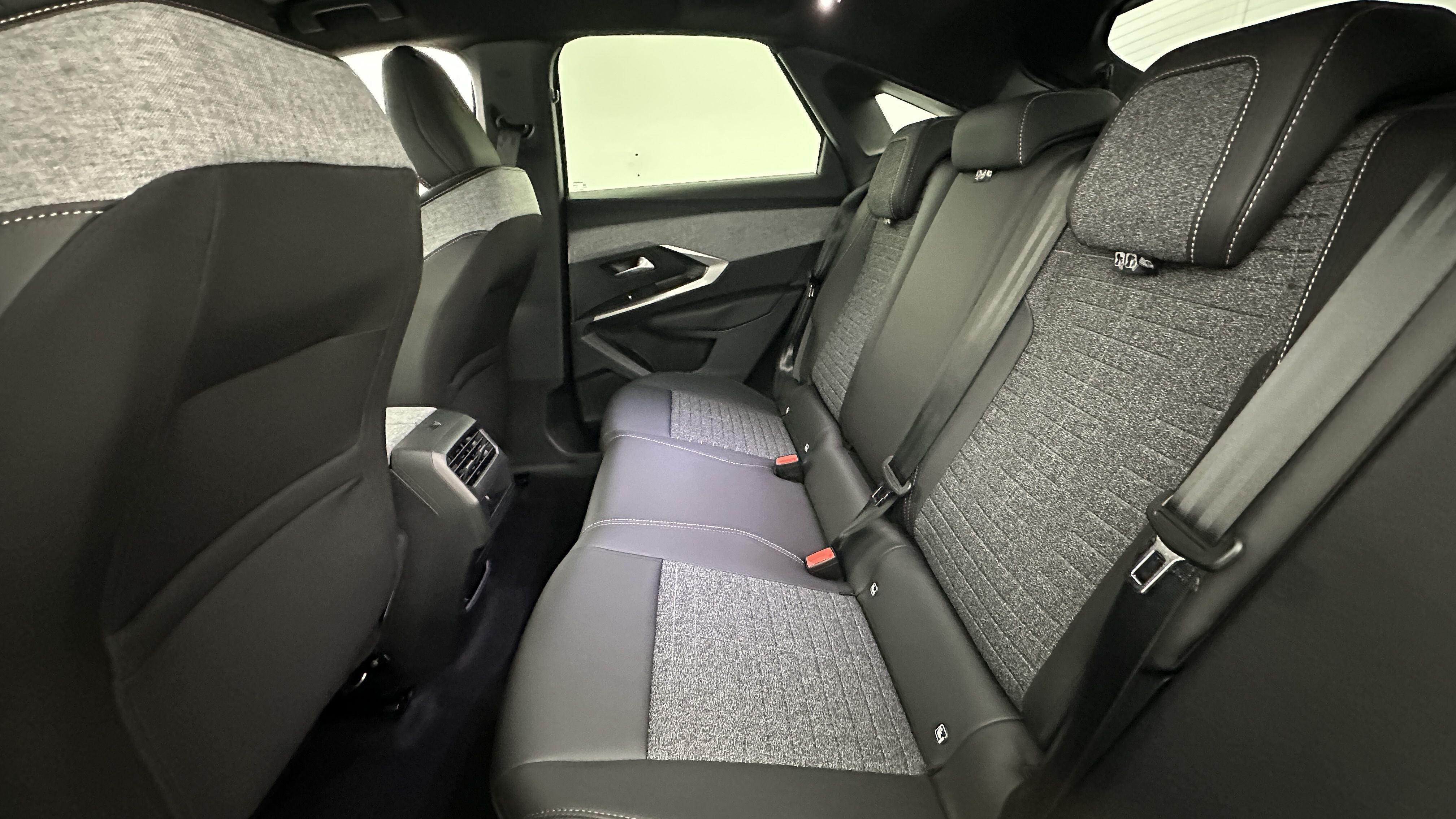 GLI00012567_p53 - PEUGEOT - 3008 - 2025 - photo 9