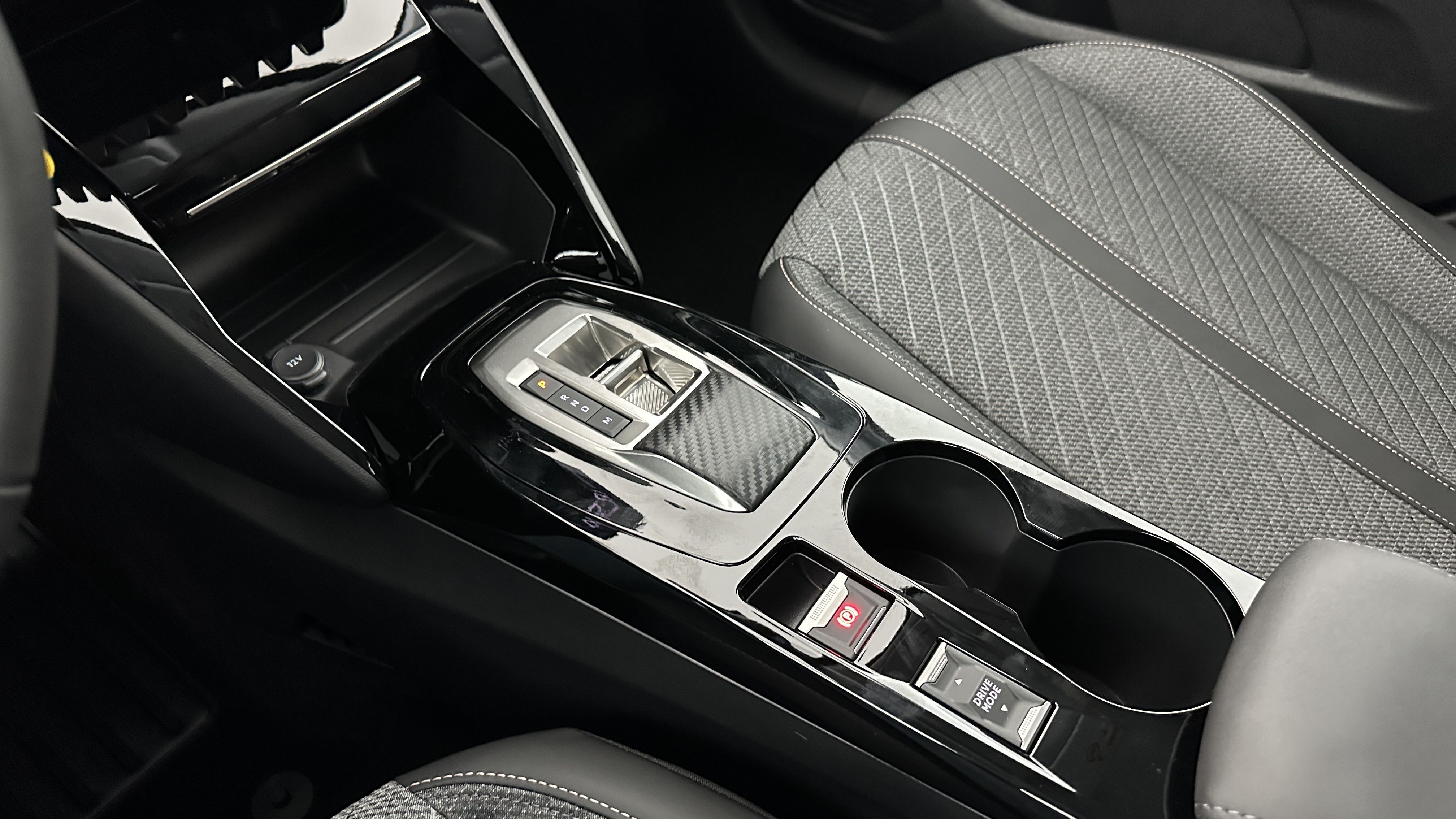 GLI00009517_p53 - PEUGEOT - 208 - 2025 - photo 16